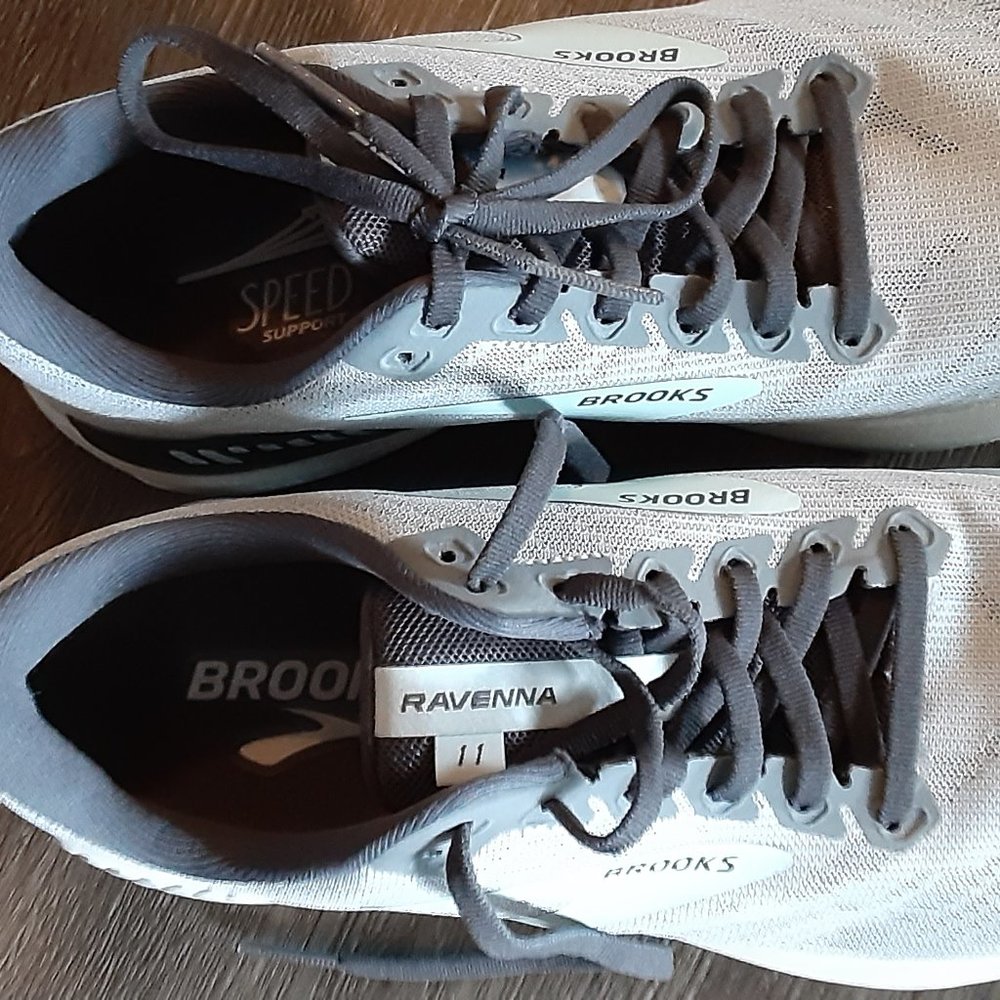 Womans Ravenna 11 Brooks